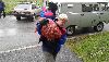 Волонтёры доставляют овощные наборы инвалидам и ветеранам Мысков